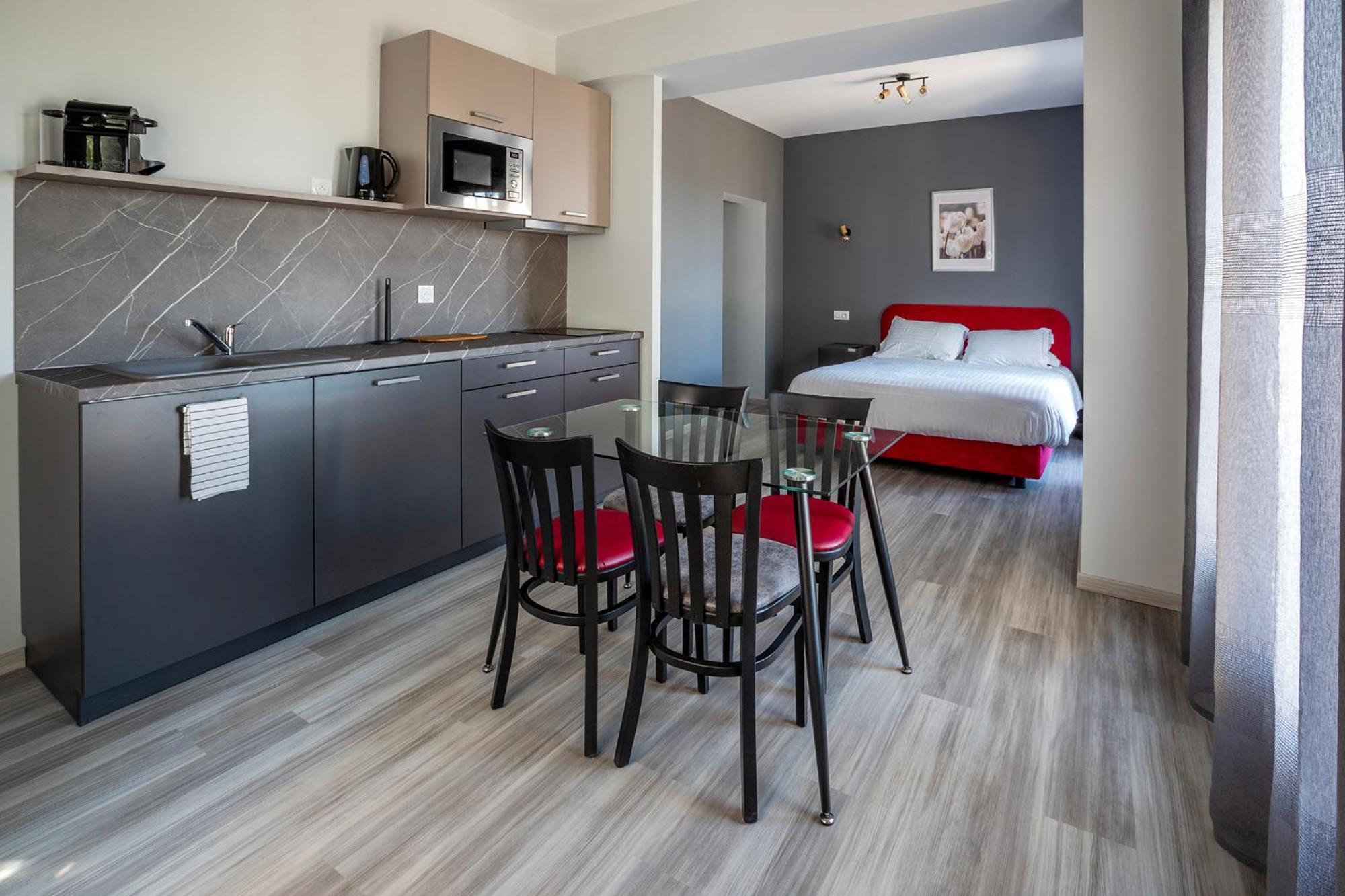 Domaine De La Mautanne Aparthotel Sainte-Tulle Ngoại thất bức ảnh