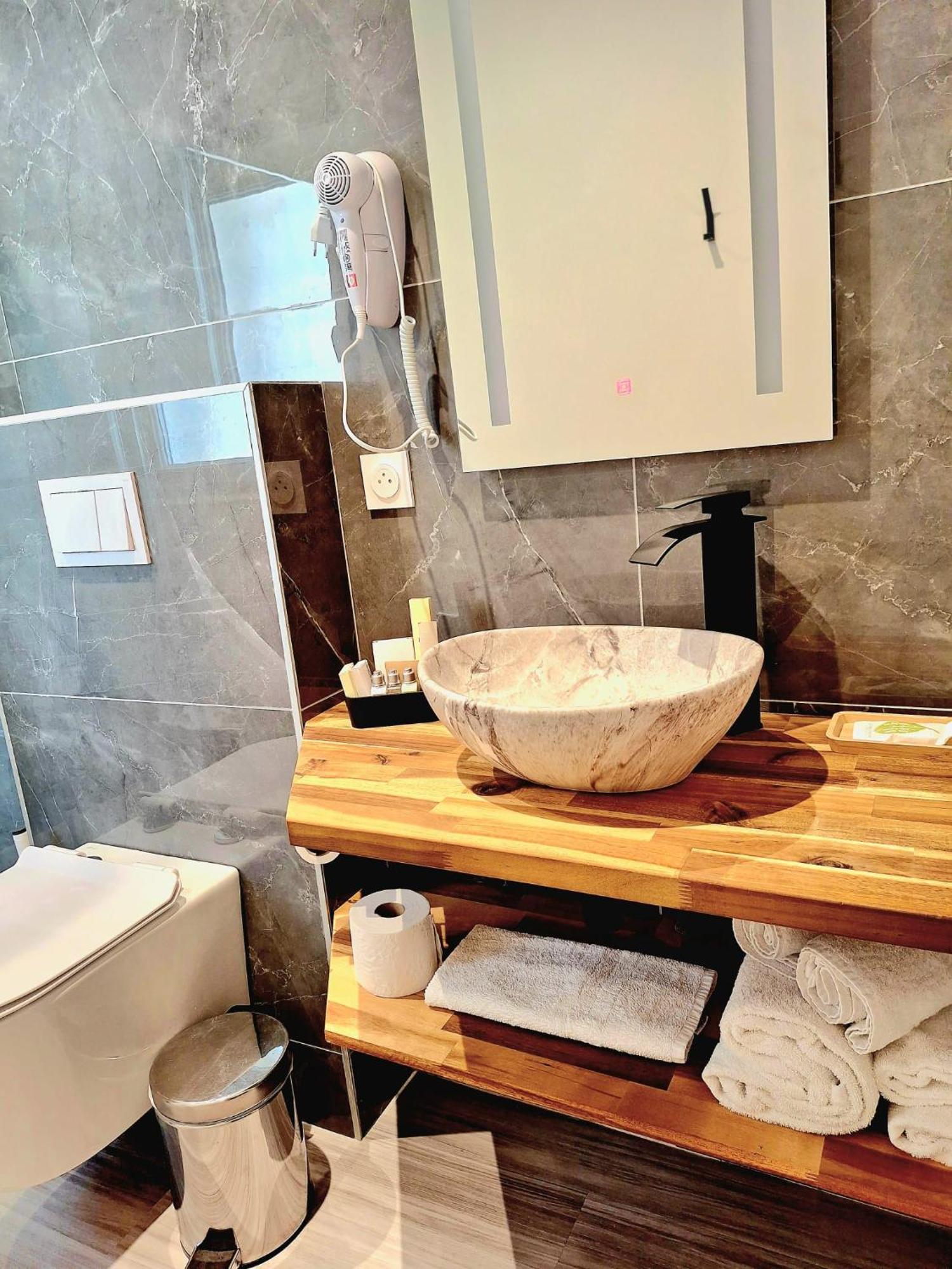 Domaine De La Mautanne Aparthotel Sainte-Tulle Ngoại thất bức ảnh
