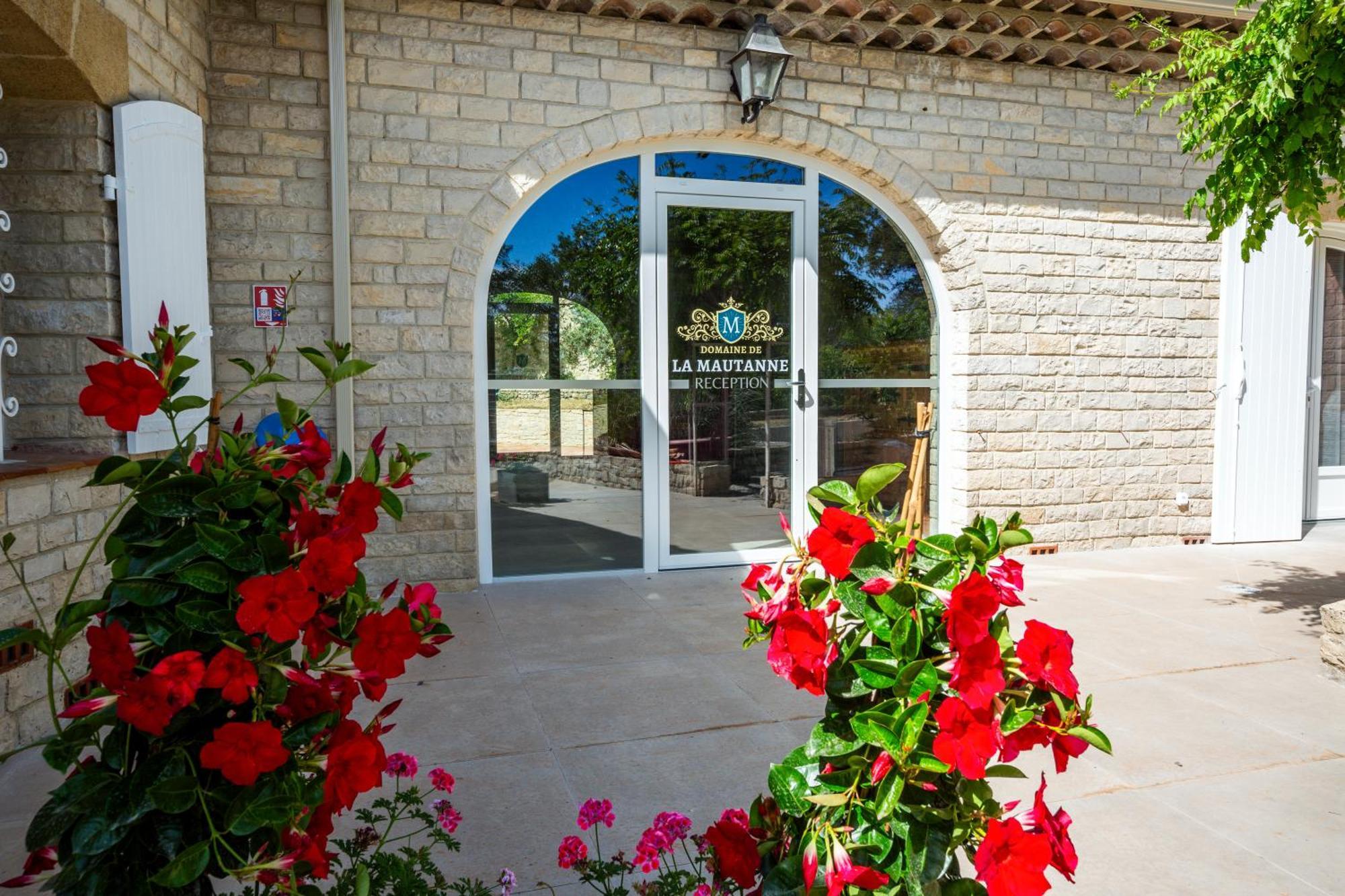 Domaine De La Mautanne Aparthotel Sainte-Tulle Ngoại thất bức ảnh